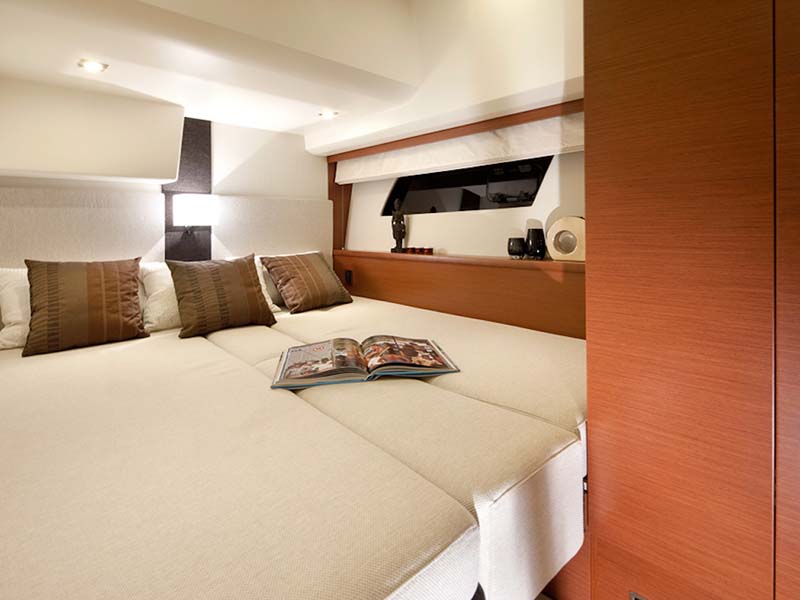 One of the guest staterooms aboard the Prestige 500/500S