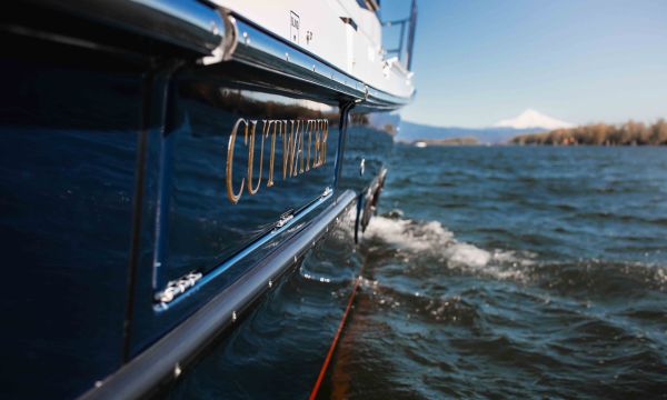 30' Cutwater on the Columbia River with Mt. Hood in background