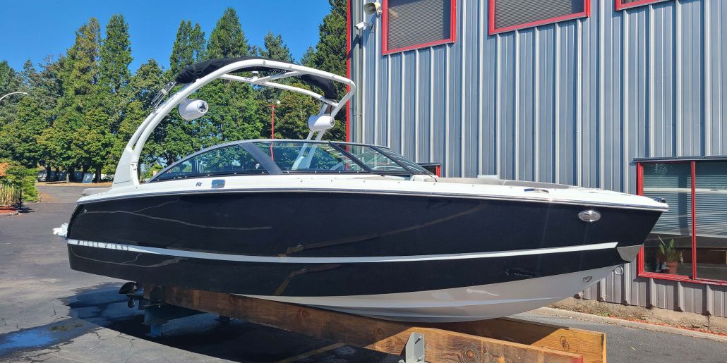 Photo of a 2023 Four Winns H2
