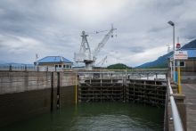 Photo of Bonneville Locks with no boats in it on a cloudy day