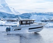 Jeanneau 855 Marin running at speed with icebergs close in background